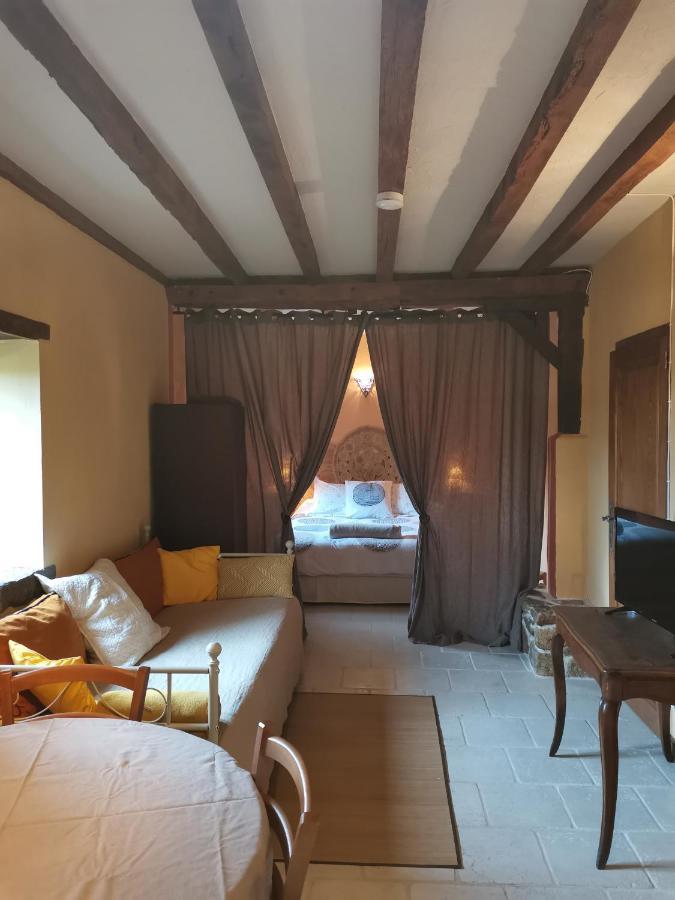 Domaine Des Maillets Bed & Breakfast Blot-l'Eglise Екстериор снимка